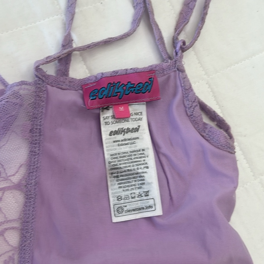 Edikted Lavender Lace YK2 open back Crop Top Sz M - Picture 7 of 7